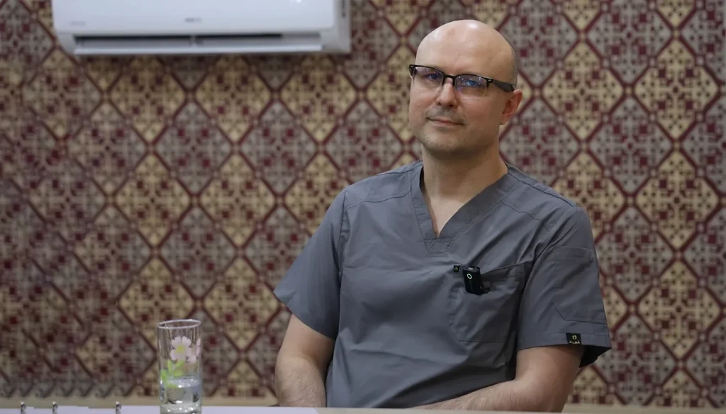 Олег Бурлака врач-уролог и онколог на встрече в ANAMED | ANAMED klinikasida urolog-onkolog shifokor Oleg Burlaka